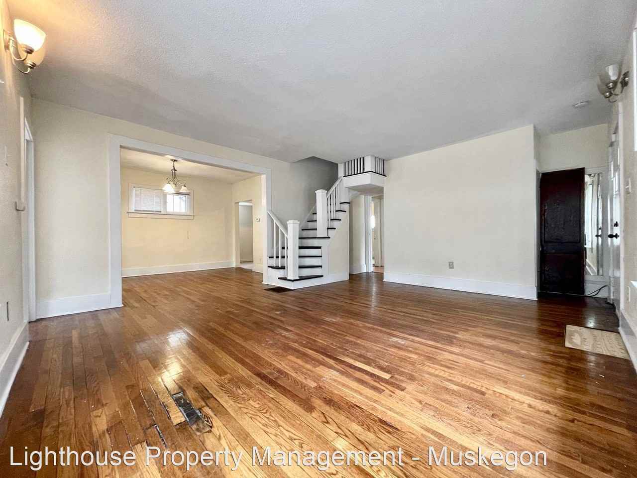 1390 Palmer Ave - Photo 3 of 11