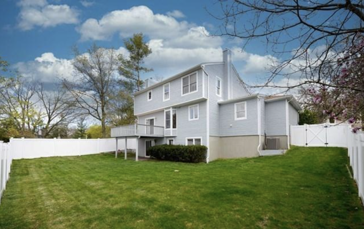 542 Ridgeland Ter - Photo 2 of 8