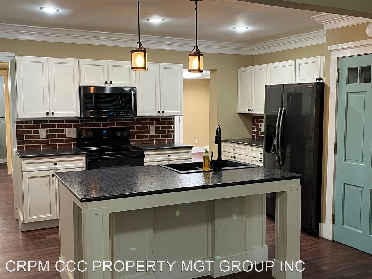 330 S Macarthur Ave - Photo 3 of 24