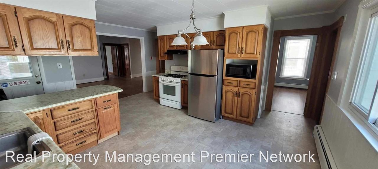 465 Cartier St - Photo 2 of 14