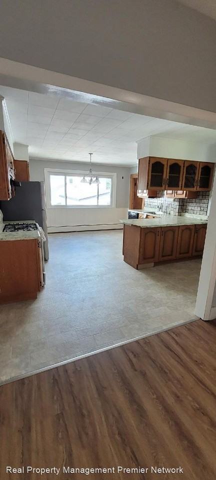 465 Cartier St - Photo 3 of 14