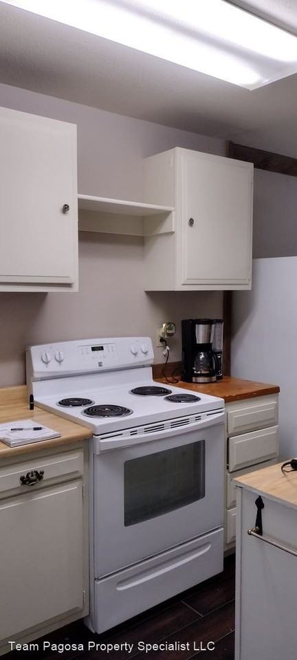 1419 15th Pl #B - Photo 2 of 11