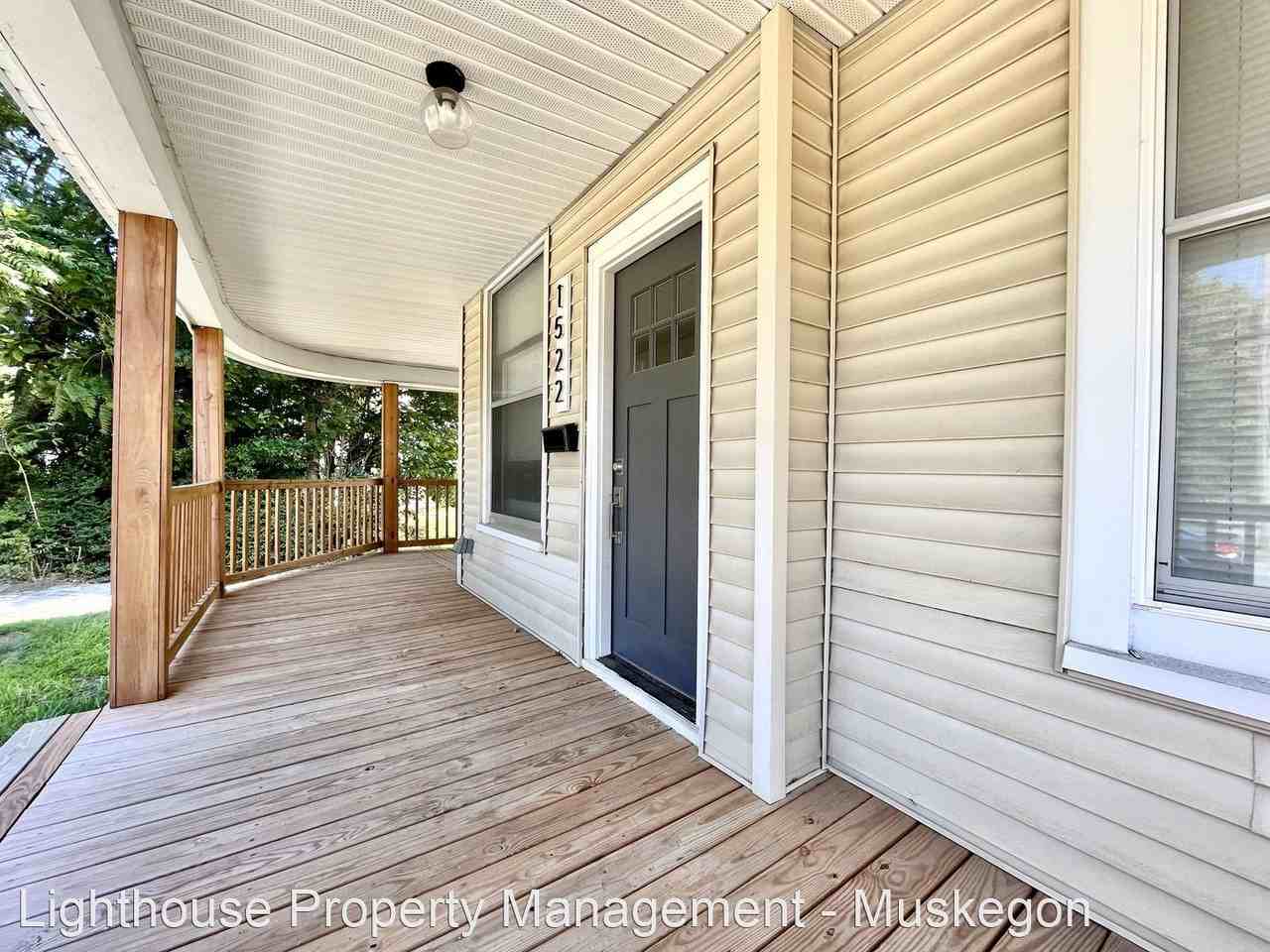 1522 8th St - Photo 2 of 20