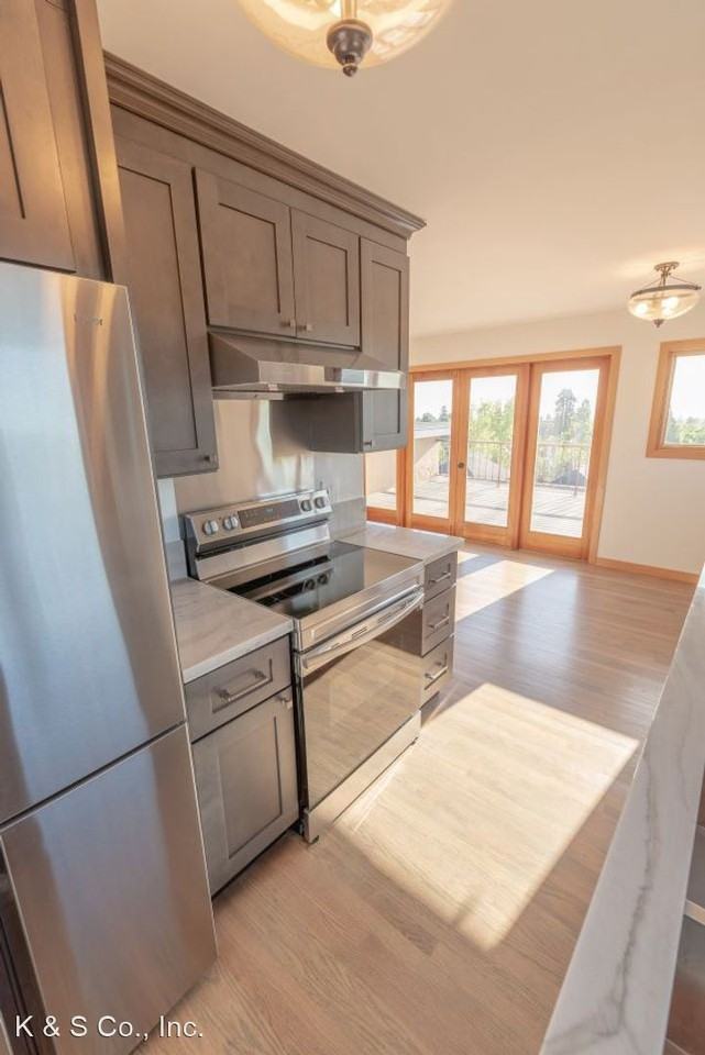 1530 Henry Street - Photo 3 of 19