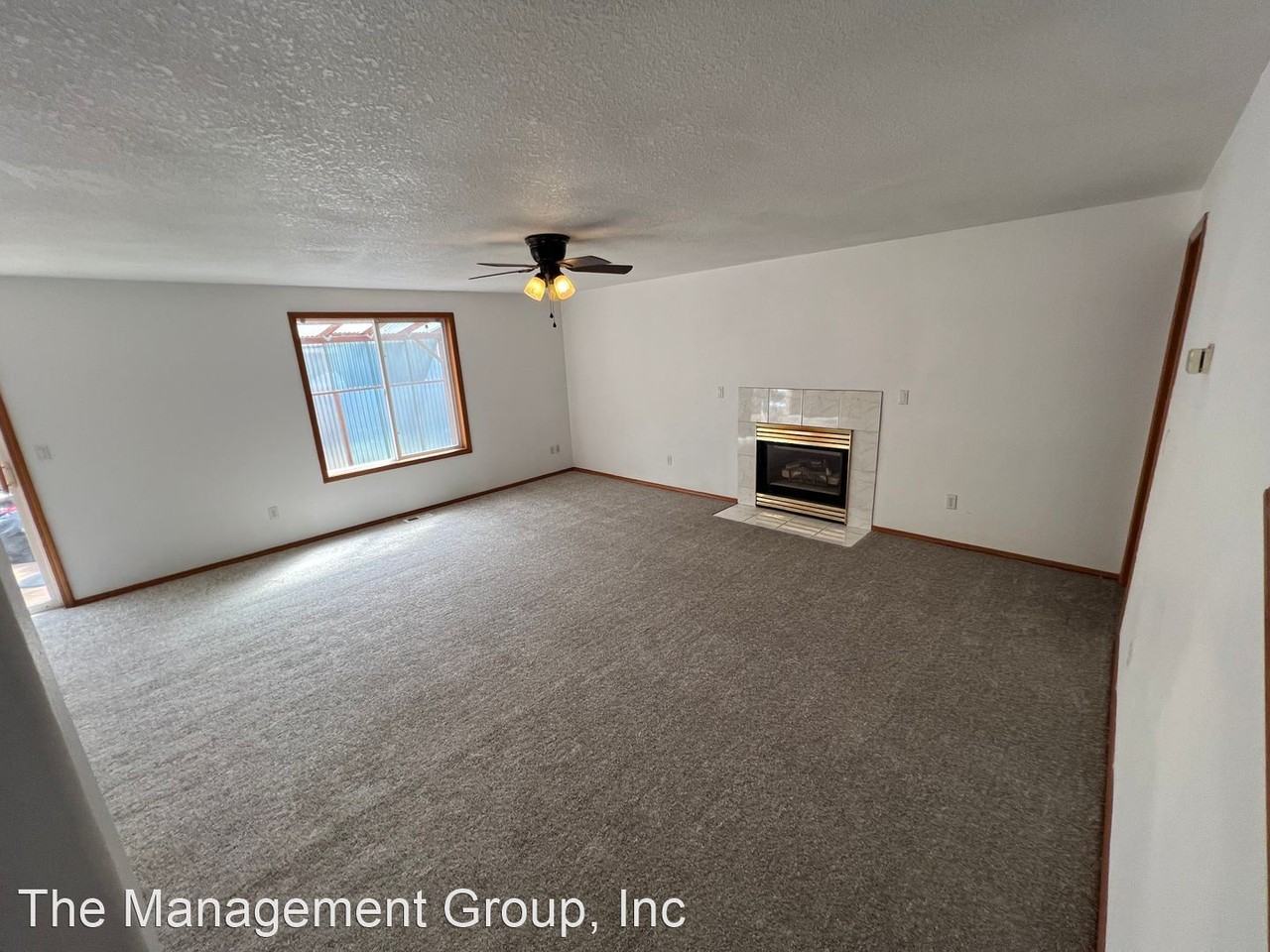 8817 Ne 131st Ave - Photo 2 of 19