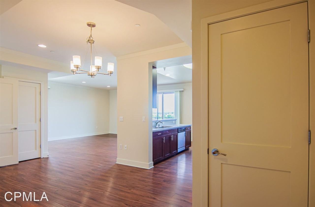 Live on the Boulevard Apartments in Sherman Oaks. - Photo 3 of 31