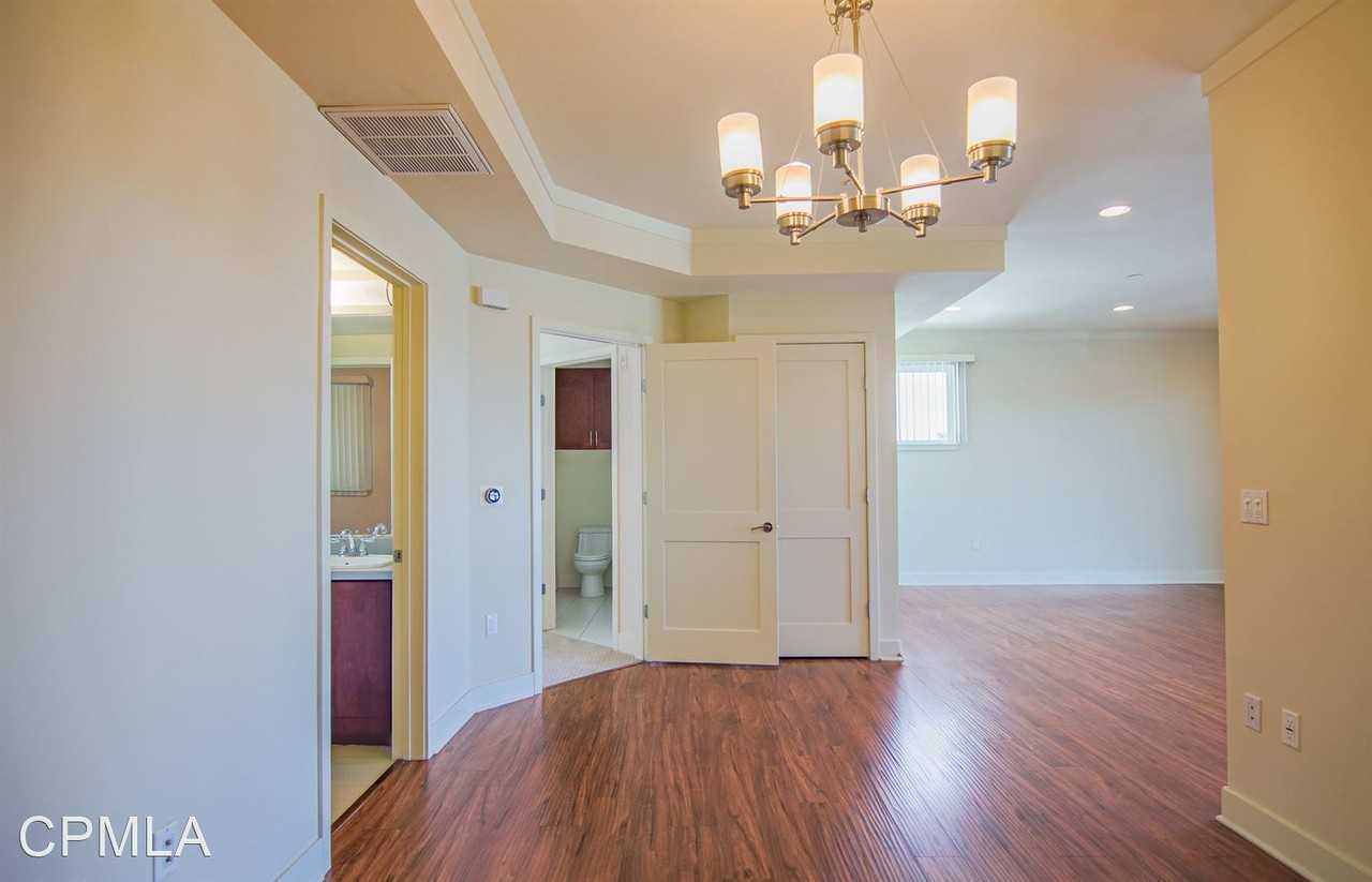 Live on the Boulevard Apartments in Sherman Oaks. - Photo 4 of 31