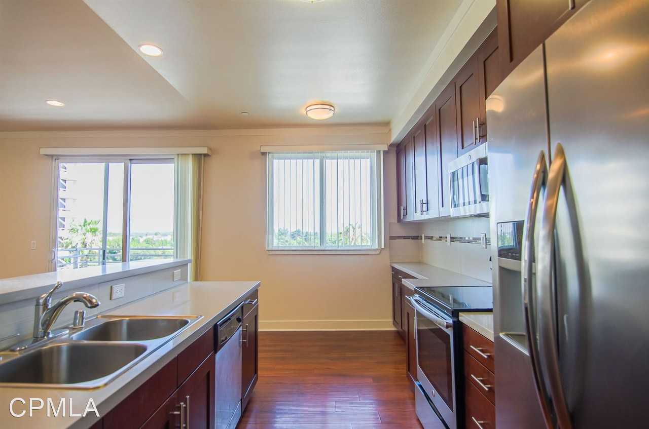 Live on the Boulevard Apartments in Sherman Oaks. - Photo 2 of 31