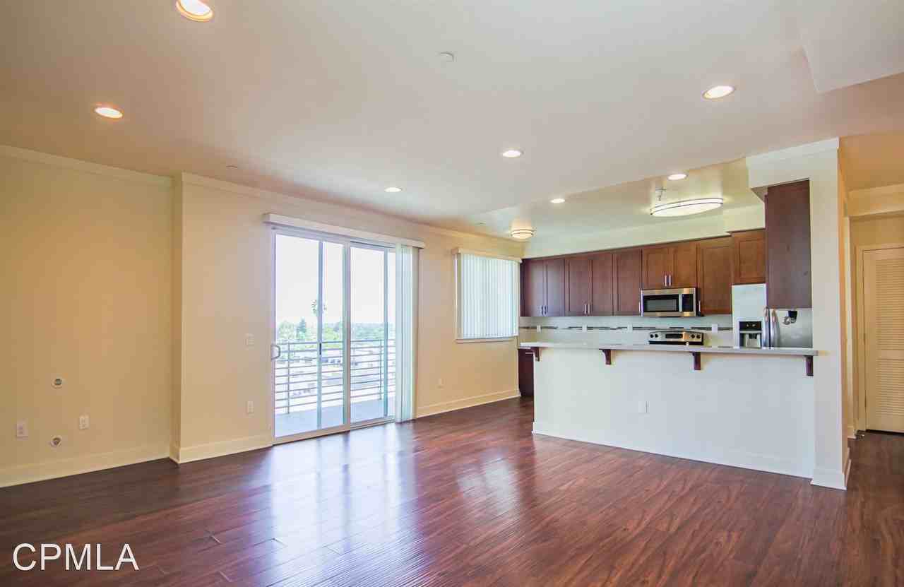 Live on the Boulevard Apartments in Sherman Oaks. - Photo 5 of 31