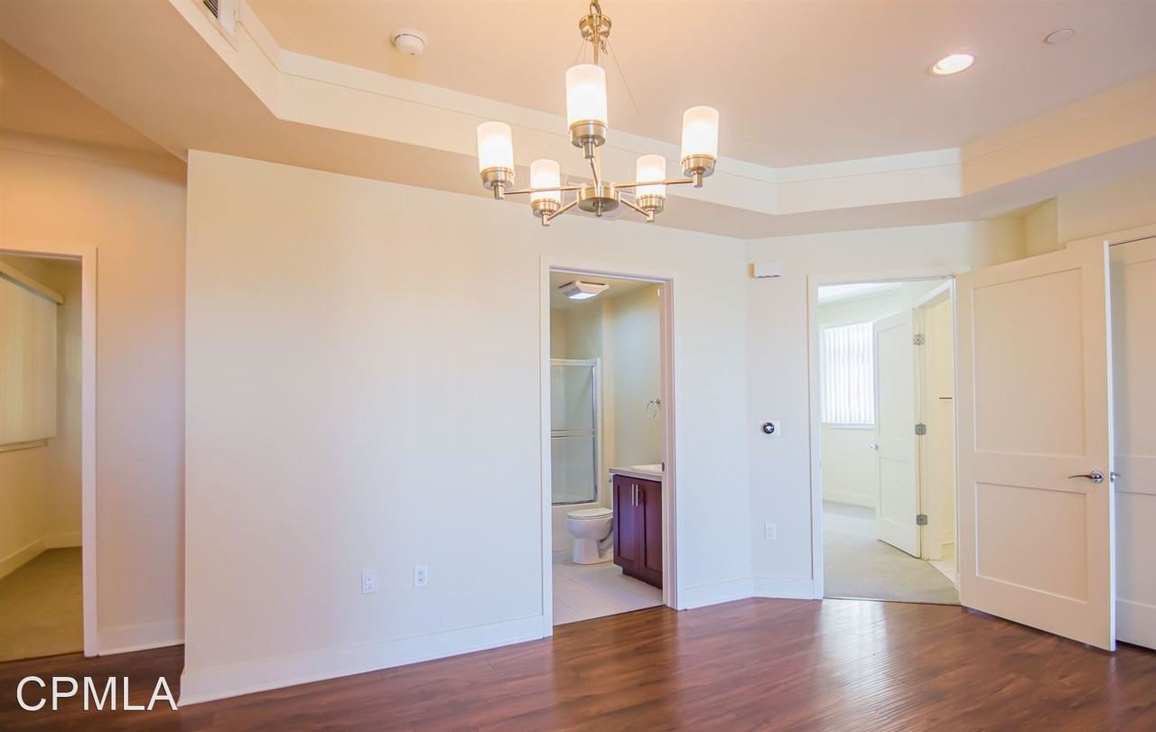 Live on the Boulevard Apartments in Sherman Oaks. - Photo 7 of 31