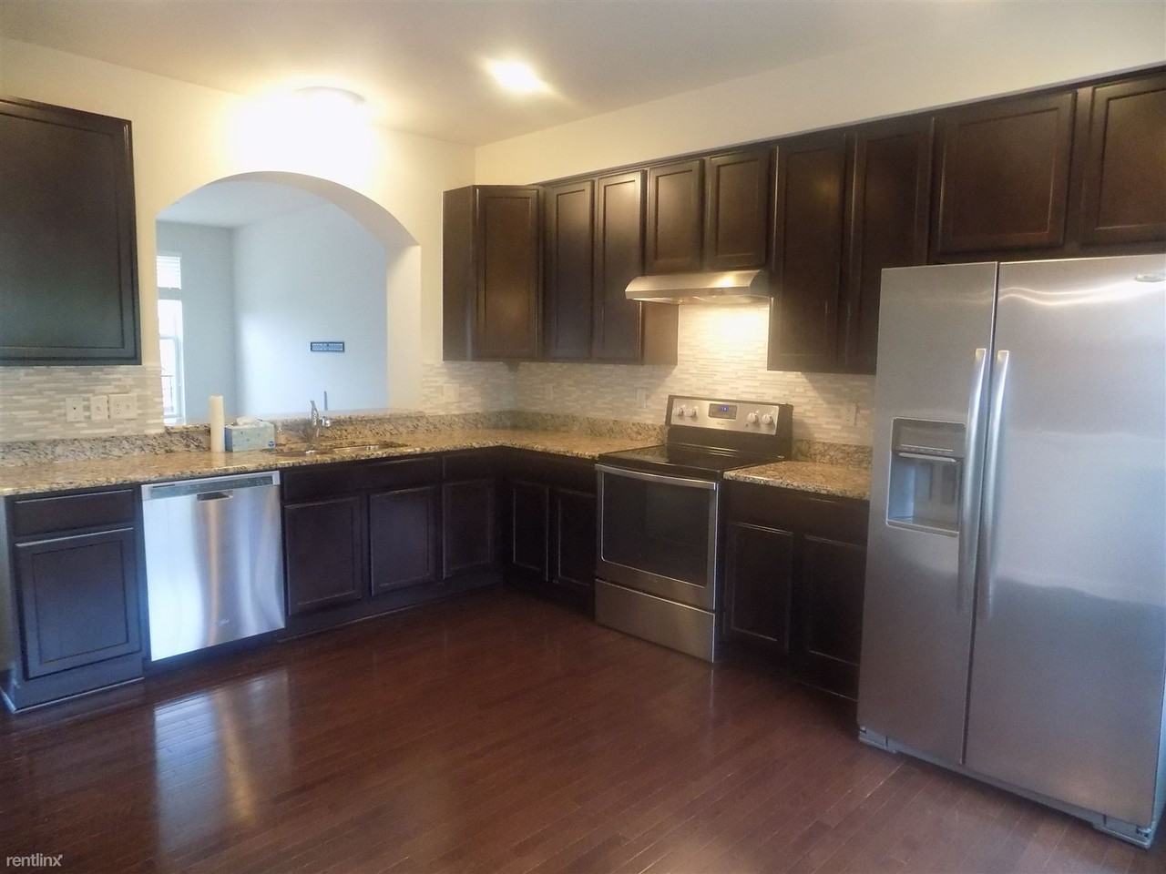 28082 Hewes Ln - Photo 2 of 15