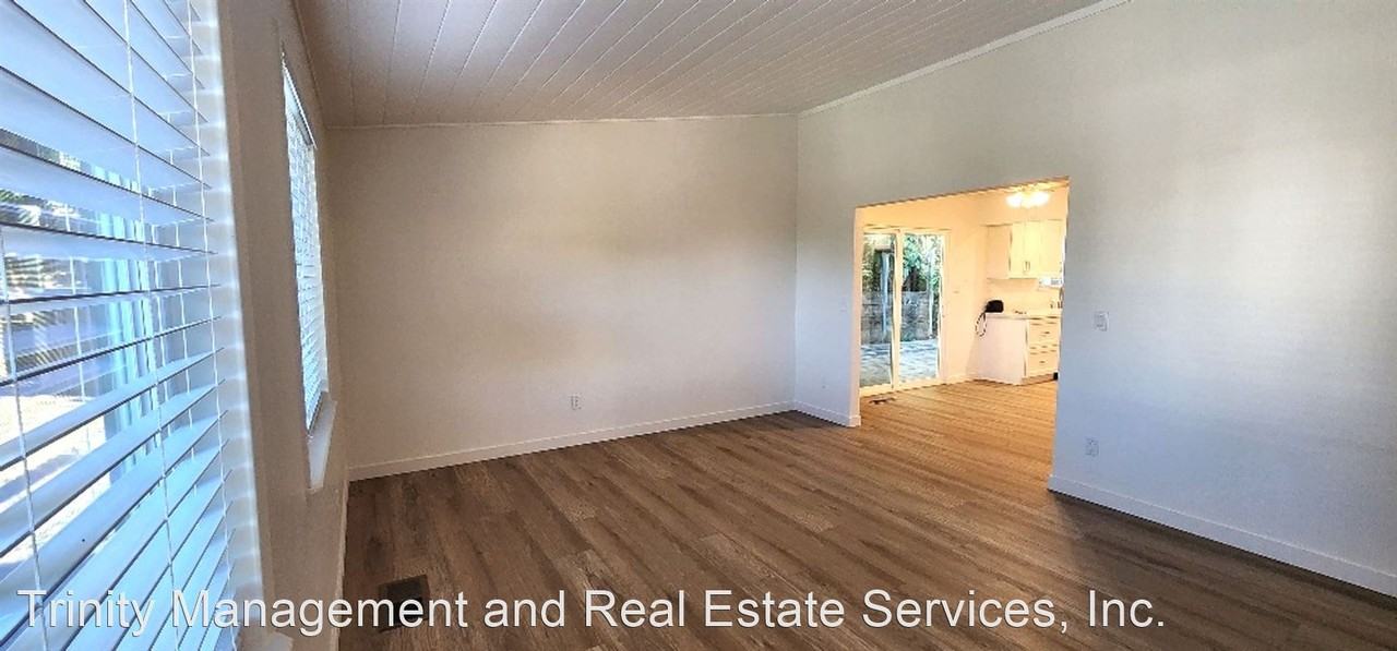 625 Loring Ave - Photo 3 of 19