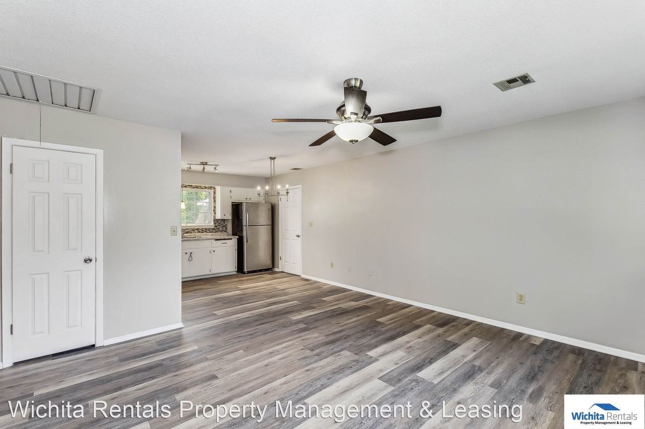 1015 N Elm St - Photo 2 of 15