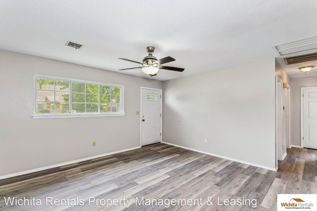 1015 N Elm St - Photo 3 of 15
