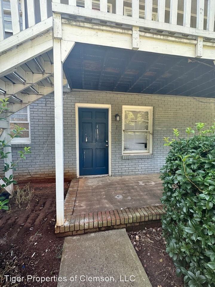 228 Charleston Ave - Photo 2 of 11