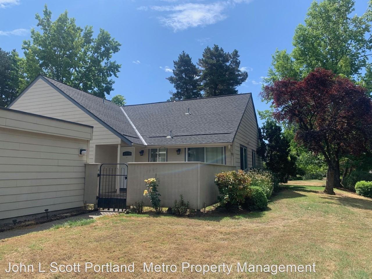 220 Ne Village Squire Ave #1 - Photo 2 of 20