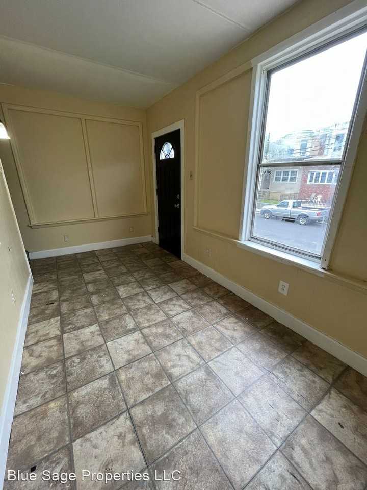 425 Pusey Ave - Photo 3 of 31