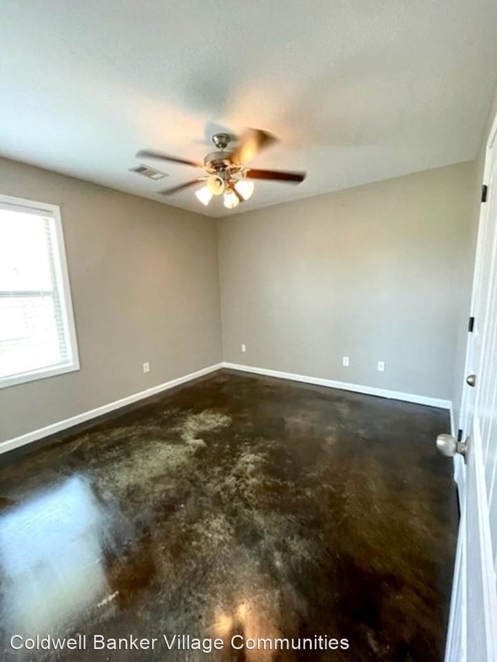 1729 Tara Dr - Photo 3 of 16