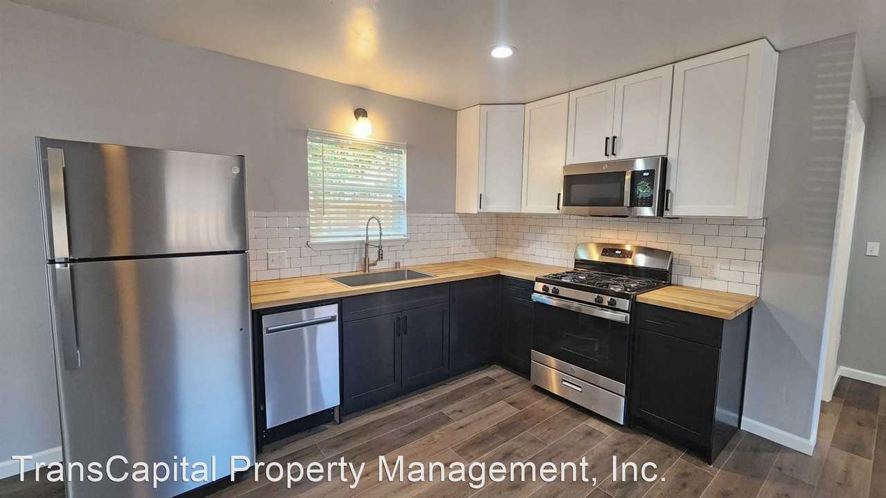 1340 Alabama Ave - Photo 2 of 22