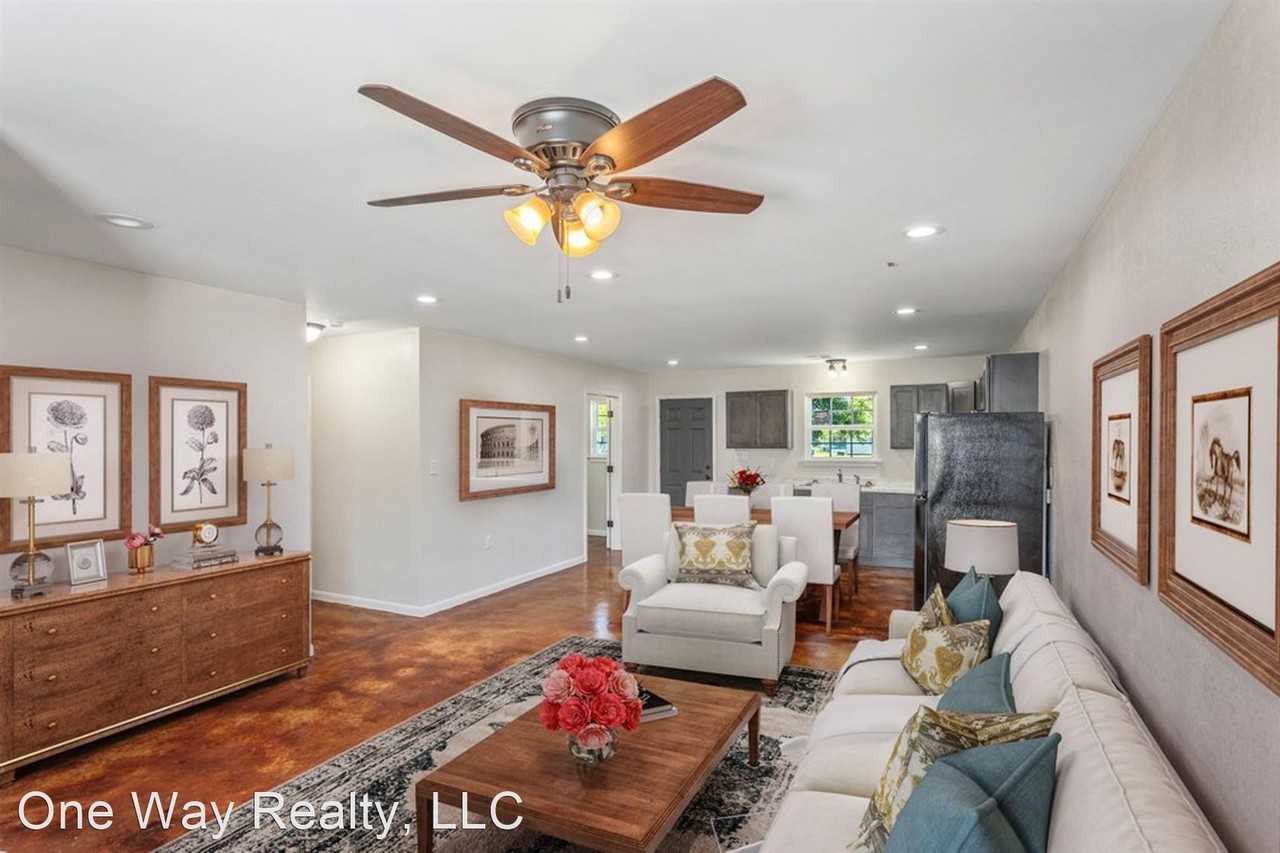 Beautiful and Spacious 3/2 North LC - Photo 2 of 14