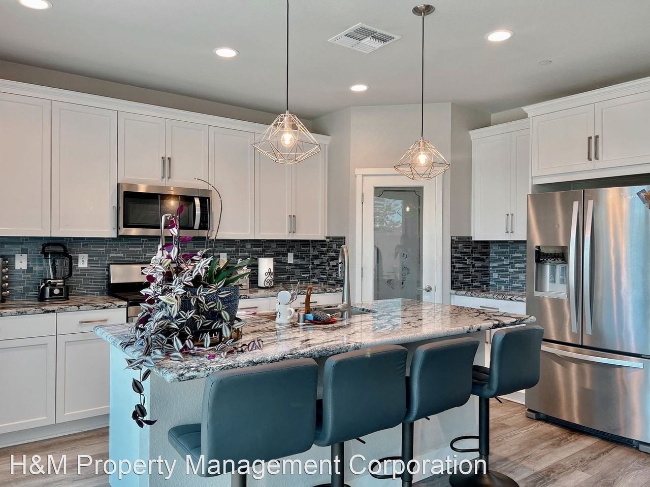 1321 Cavalier Ct - Photo 3 of 17