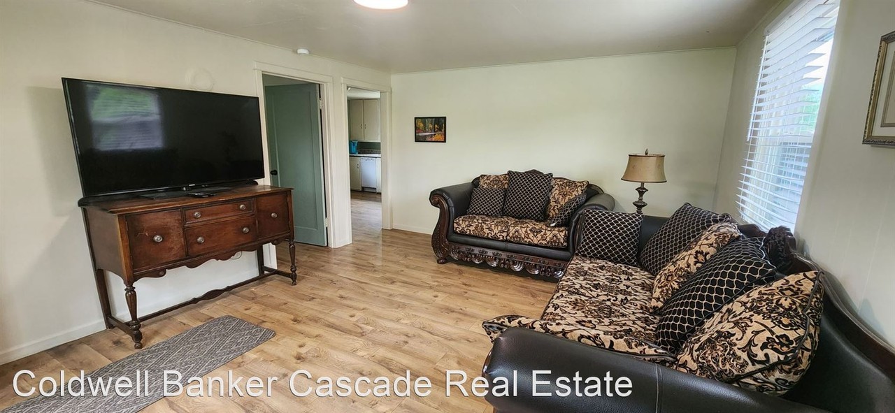 674 Lloyd Rd - Photo 3 of 18