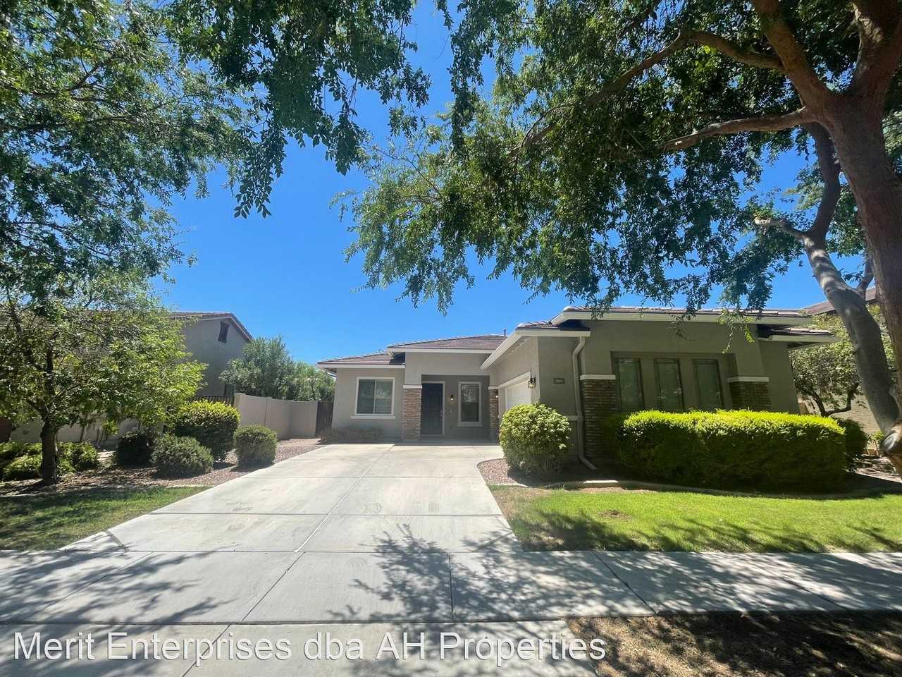 3863 E Comstock Dr - Photo 3 of 24