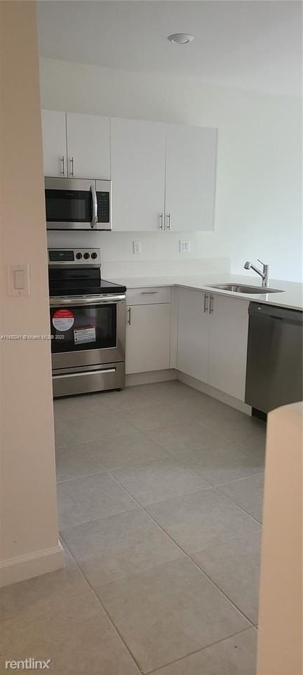 11938 Sw 247th Ter - Photo 2 of 13