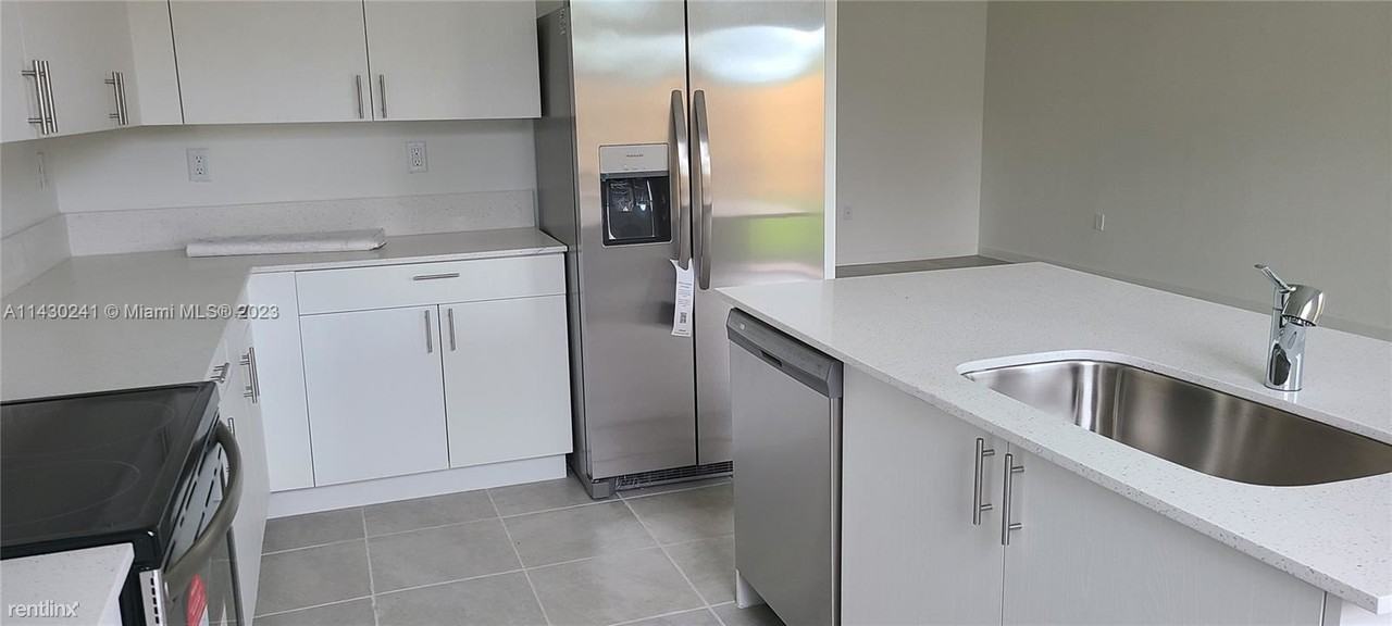 11938 Sw 247th Ter - Photo 3 of 13