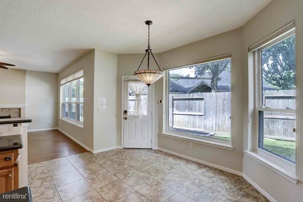 1427 Roundleaf Ct - Photo 2 of 10