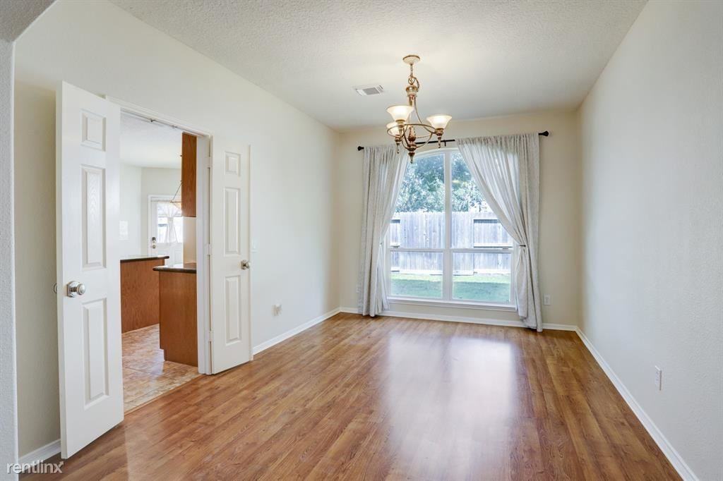 1427 Roundleaf Ct - Photo 3 of 10