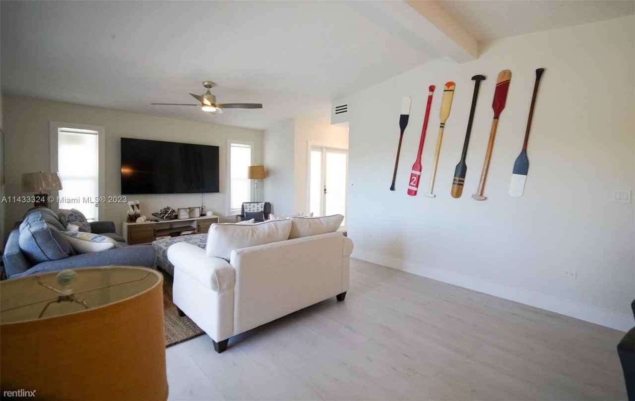 121 Lisbon Ct #121 - Photo 3 of 21