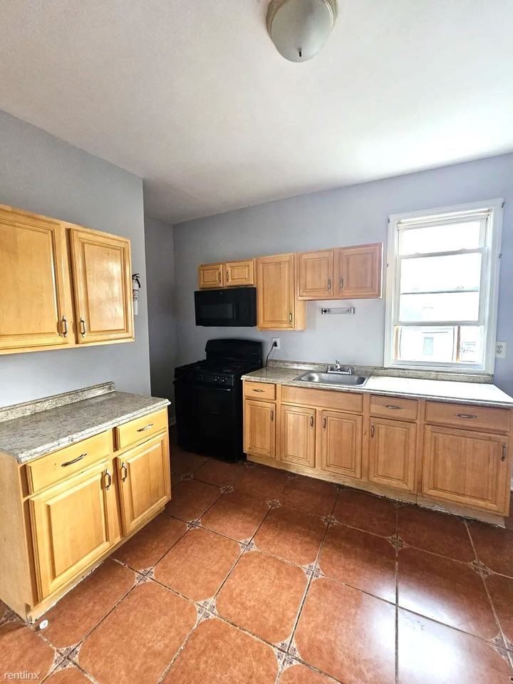 148 Chadwick Ave Apartments in Upper Clinton Hill, Newark, NJ 07108