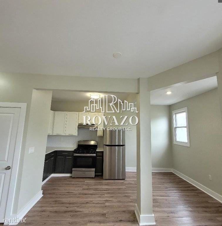 327 S 19th St - Photo 2 of 9