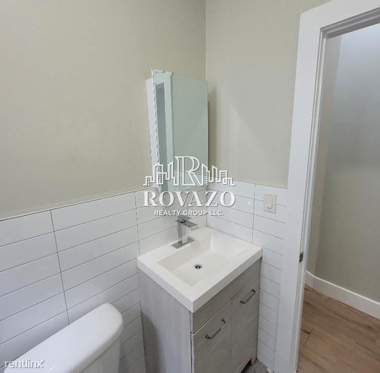 327 S 19th St - Photo 3 of 9