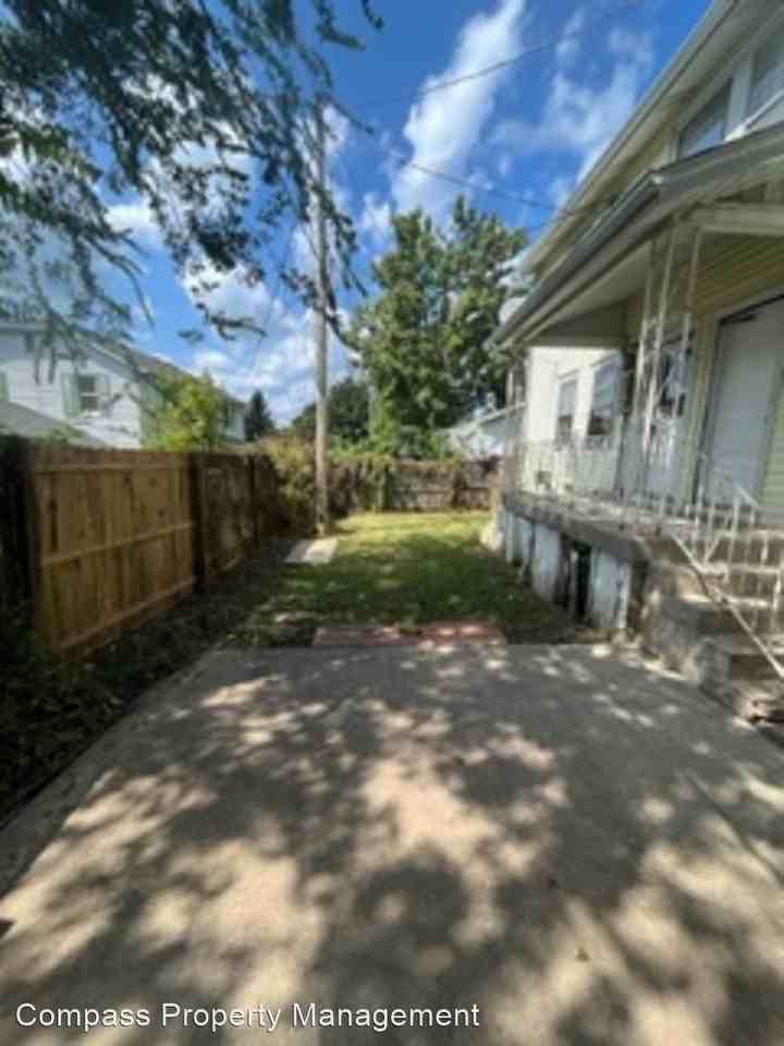 1502 Berry St - Photo 2 of 32