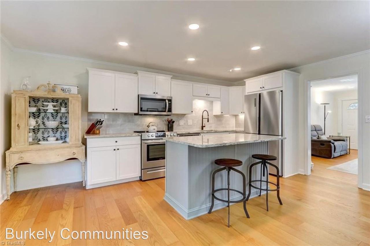 2109 Cleburne St - Photo 2 of 10