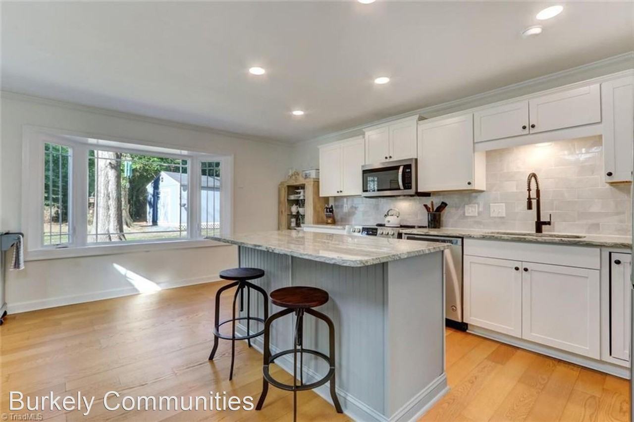 2109 Cleburne St - Photo 3 of 10