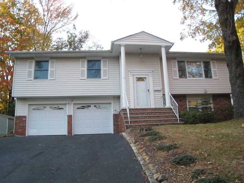 77 Roosevelt St - Photo 2 of 10