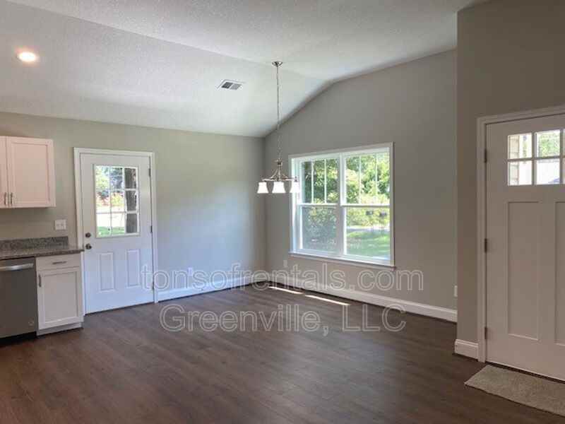 182 Sherwood Dr - Photo 2 of 13