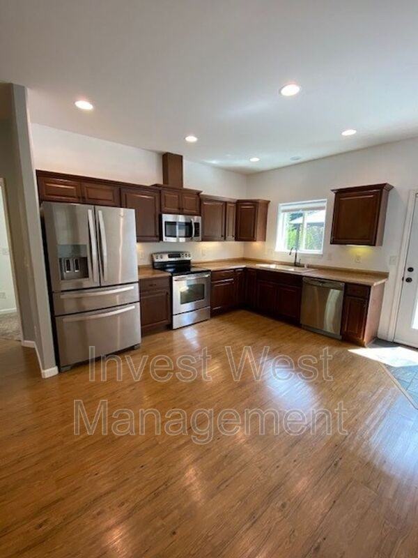 1801 Ne 16th Way - Photo 3 of 19