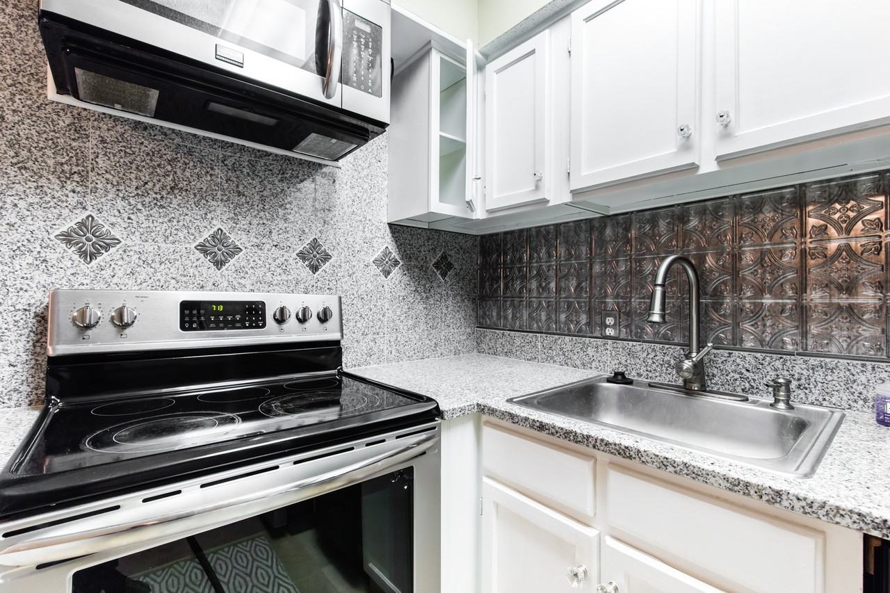 2304 Balsam Dr #E302 - Photo 4 of 21