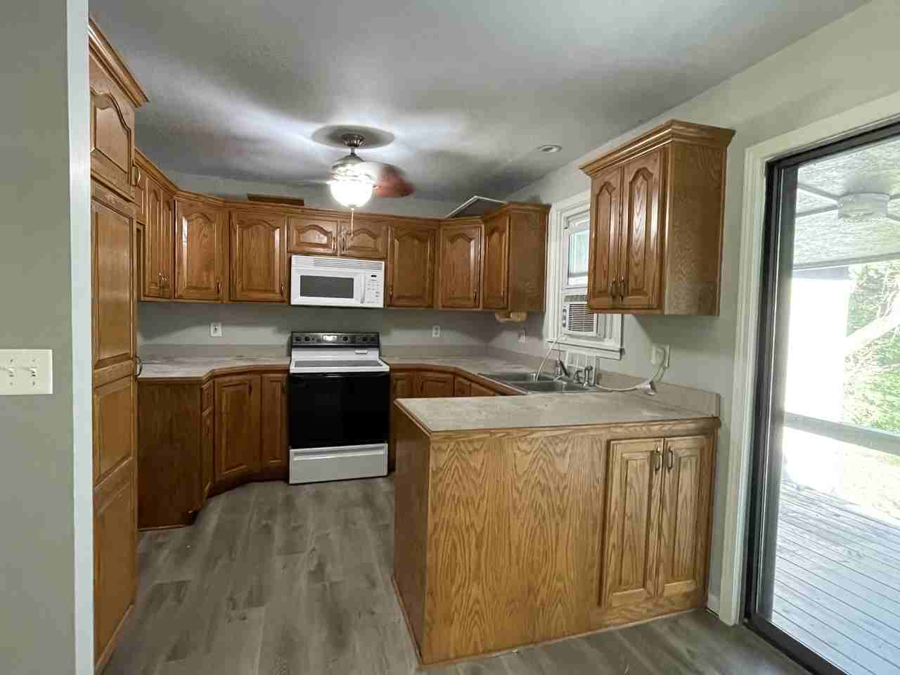 32925 Lexington Ave - Photo 2 of 10