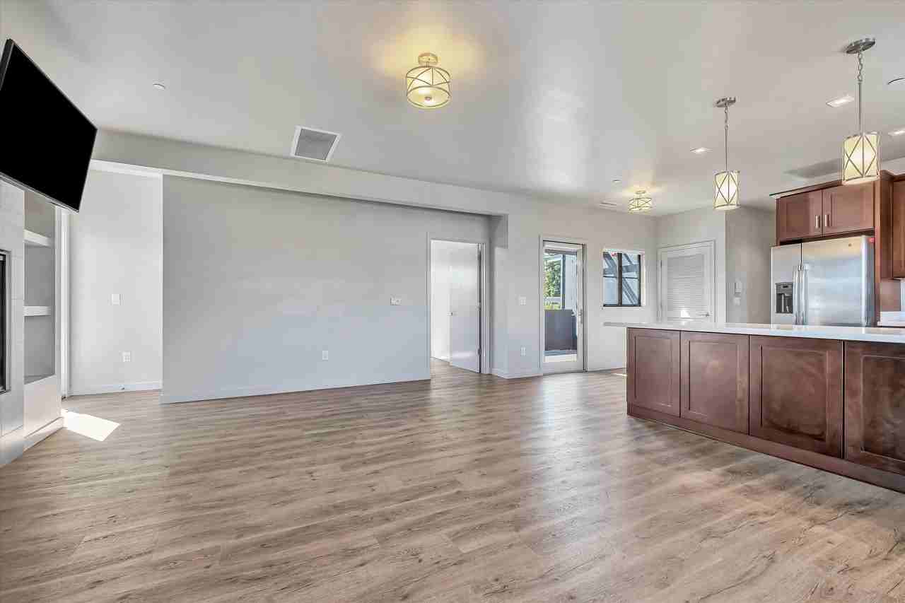 1203 Mission St - Photo 4 of 26