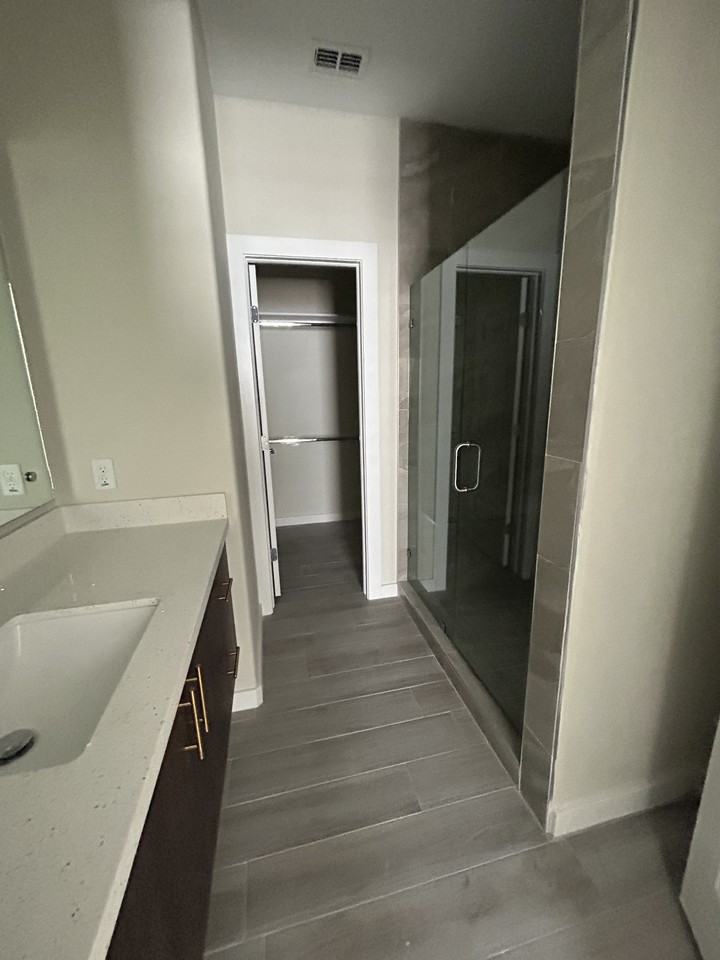 1320 N Mccoll Rd - Photo 2 of 13