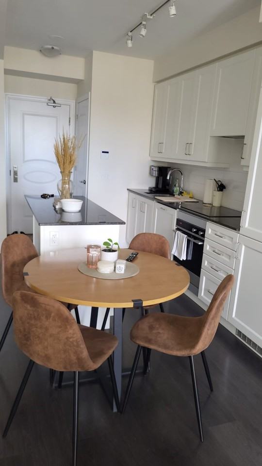 9085 Jane Street - Photo 2 of 20