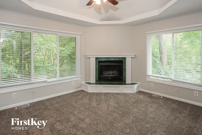 7918 Nw 85th Ter - Photo 2 of 15