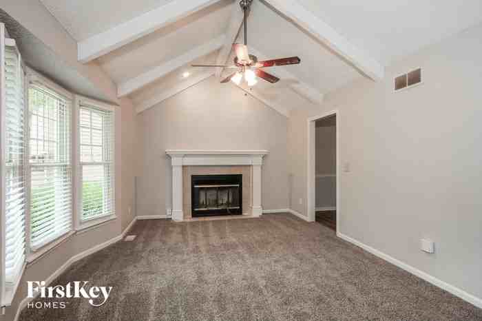 7918 Nw 85th Ter - Photo 3 of 15