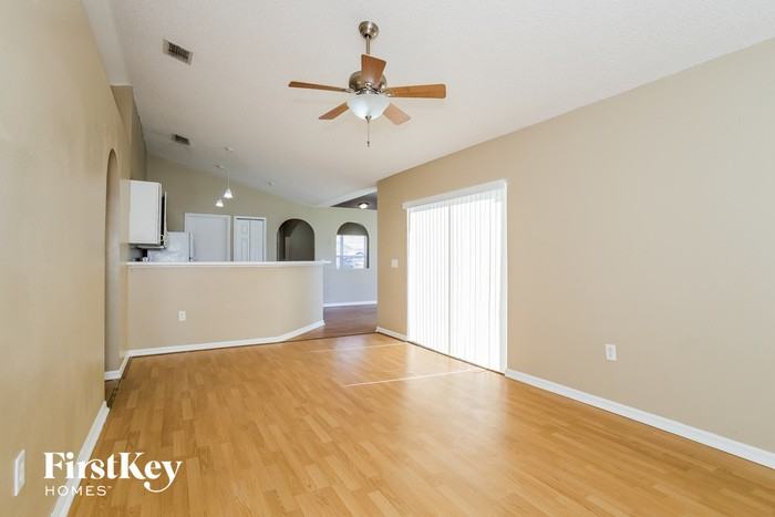 845 Glastonbury Dr - Photo 3 of 30