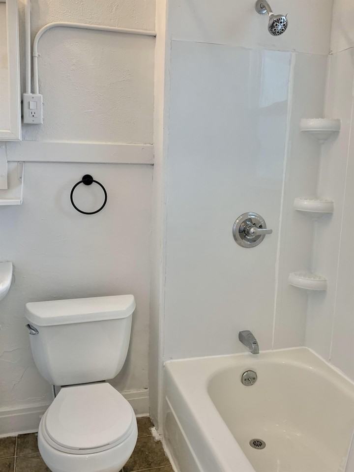 1411 E Sherman Ave #4 - Photo 6 of 8